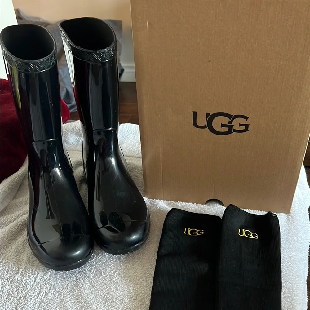 🖤 UGG Black Rain Boots with Socks - Picture 2 of 10